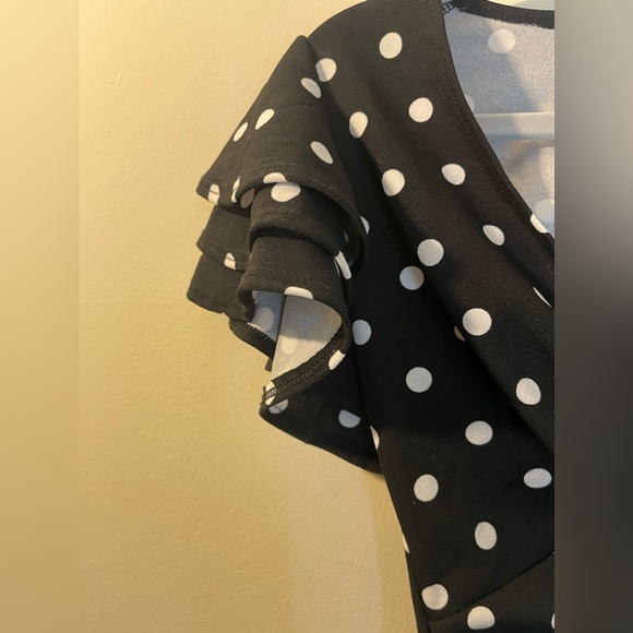 NWT POLKA DOT BLOUSE WITH RUFFLE SLEEVES - Picture 2 of 6